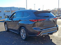 2022 Toyota Highlander Hybrid Platinum