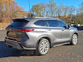 2022 Toyota Highlander Hybrid Platinum