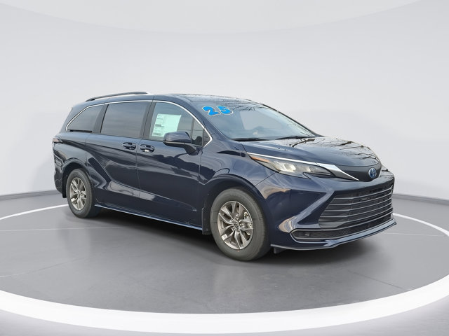 2025 Toyota Sienna Hybrid LE