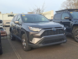 2022 Toyota RAV4 Hybrid XLE